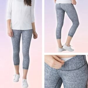 LULULEMON Wunder Under Crop III Size 4 Rio Mist White Black